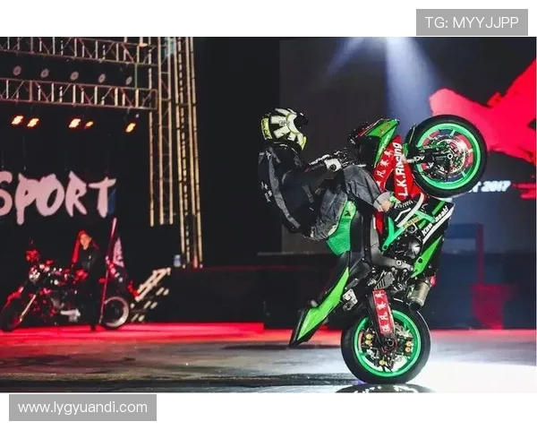 南京极限运动队在世界街舞大赛中以100分稳居积分榜首位